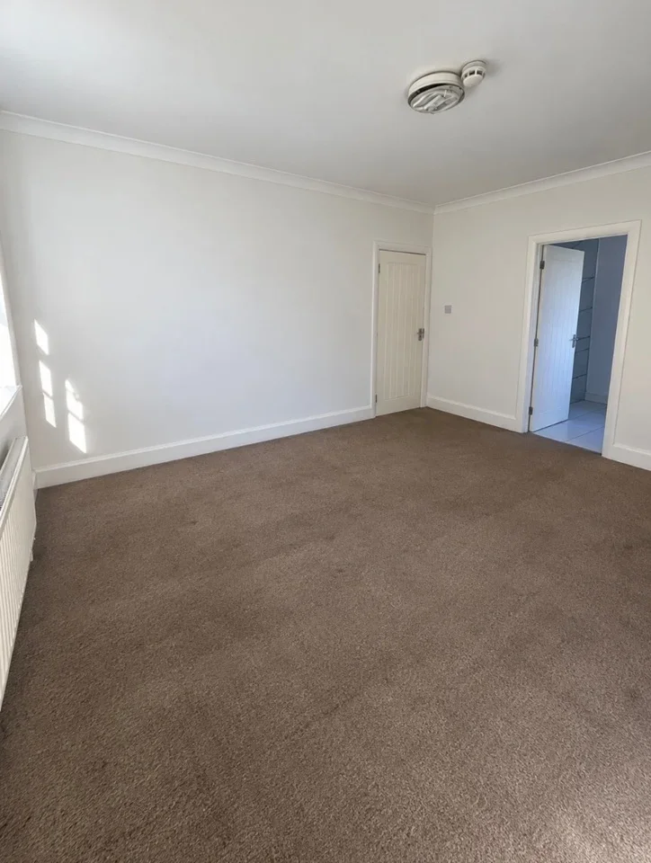 Room Hollywood Lane in Wainscott