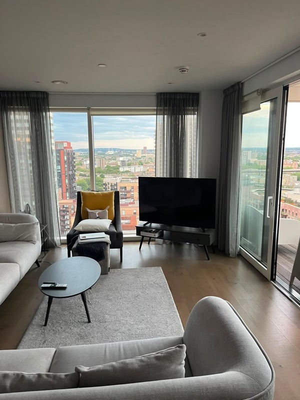 Room Ash Avenue in Greater London