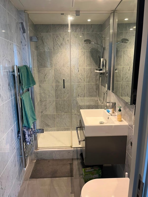 Room Ash Avenue in Greater London