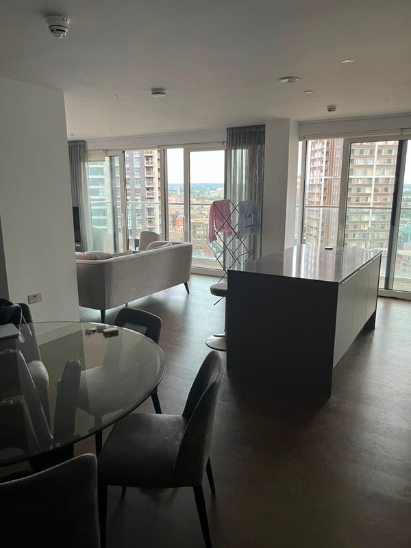 Room Ash Avenue in Greater London