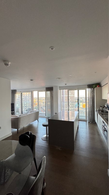 Room Ash Avenue in Greater London
