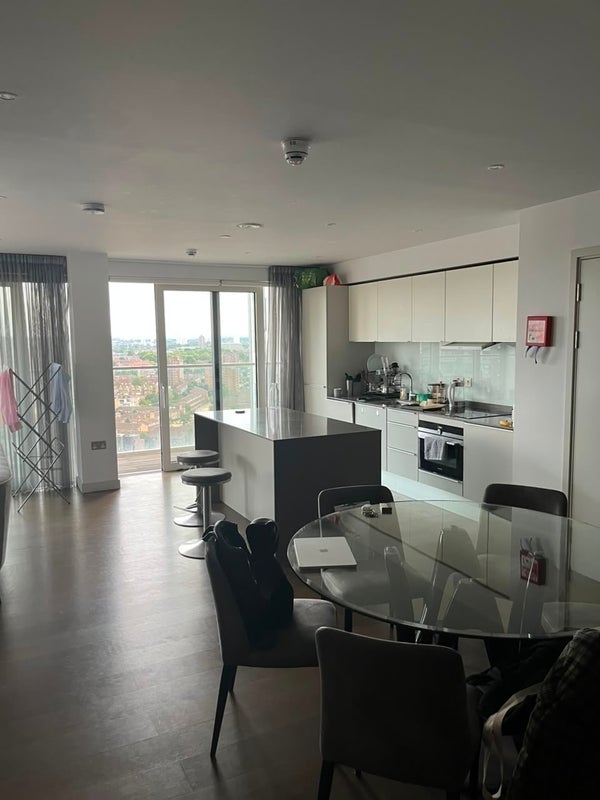 Room Ash Avenue in Greater London