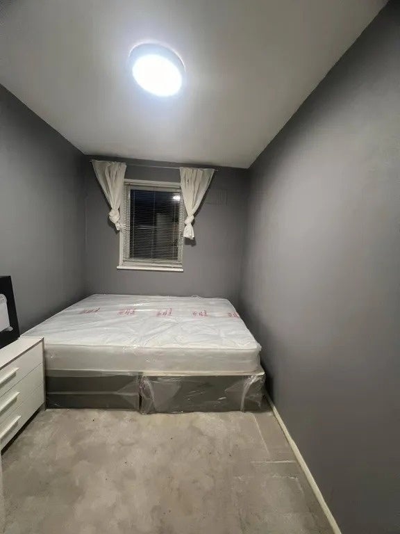 Room Evergreen Way in Greater London