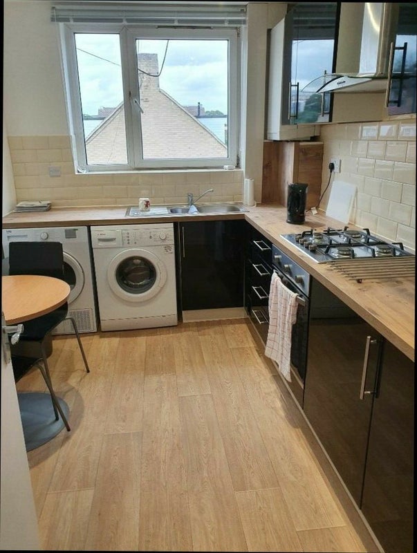 Room Colebert Avenue in Greater London