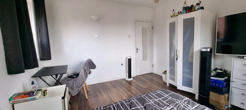 Room Colebert Avenue in Greater London