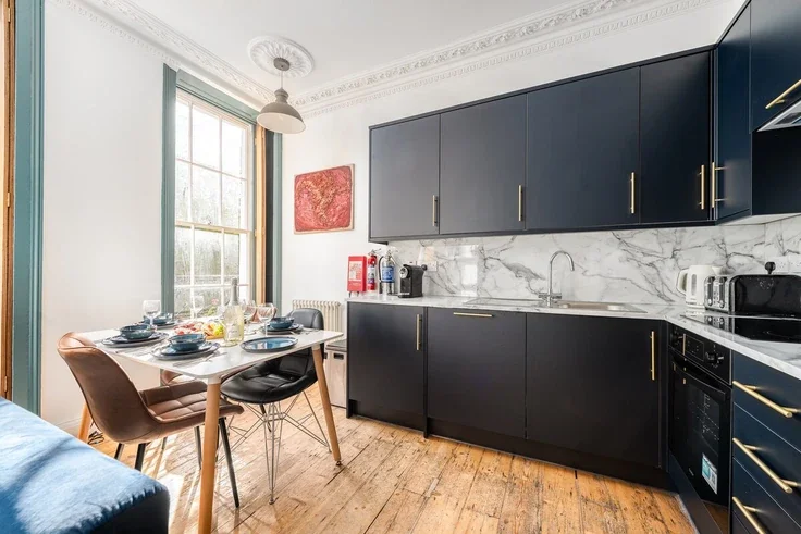 Flat Goldsmiths' Row in Greater London