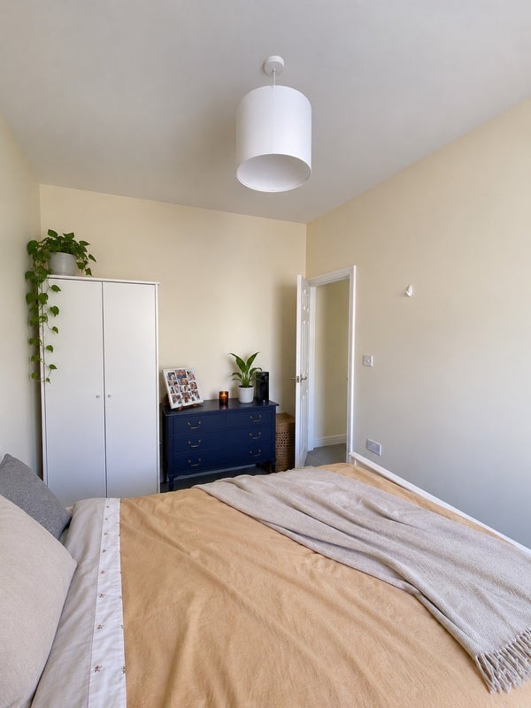 Room Bell Hill Road in Bristol