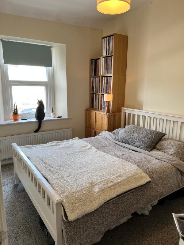 Room Bell Hill Road in Bristol