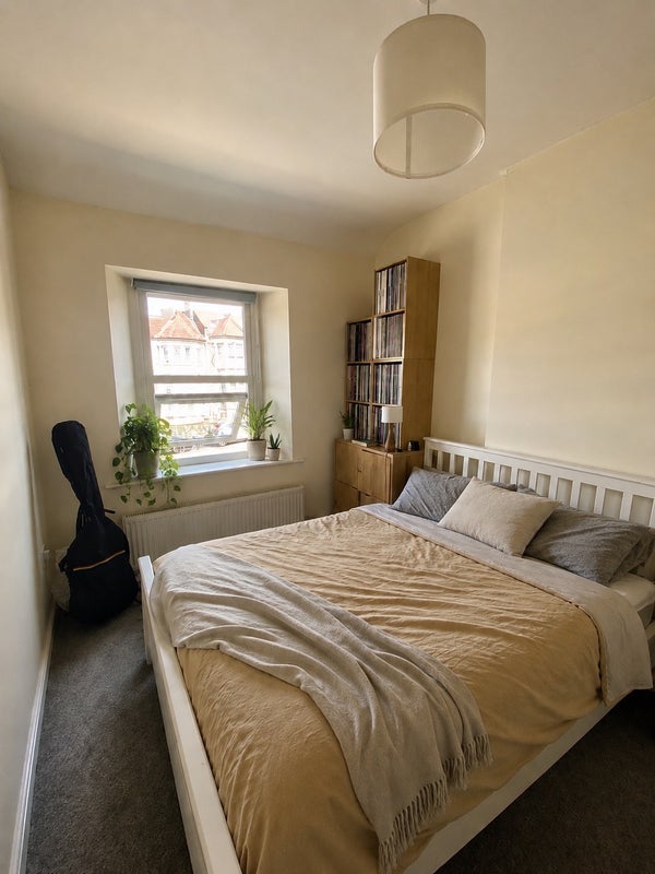 Room Bell Hill Road in Bristol