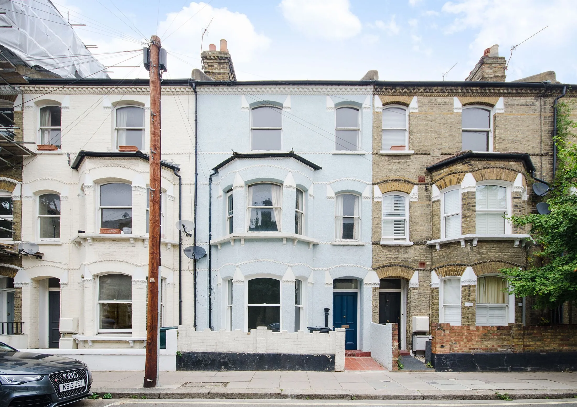 Flat Shorrolds Road in Greater London
