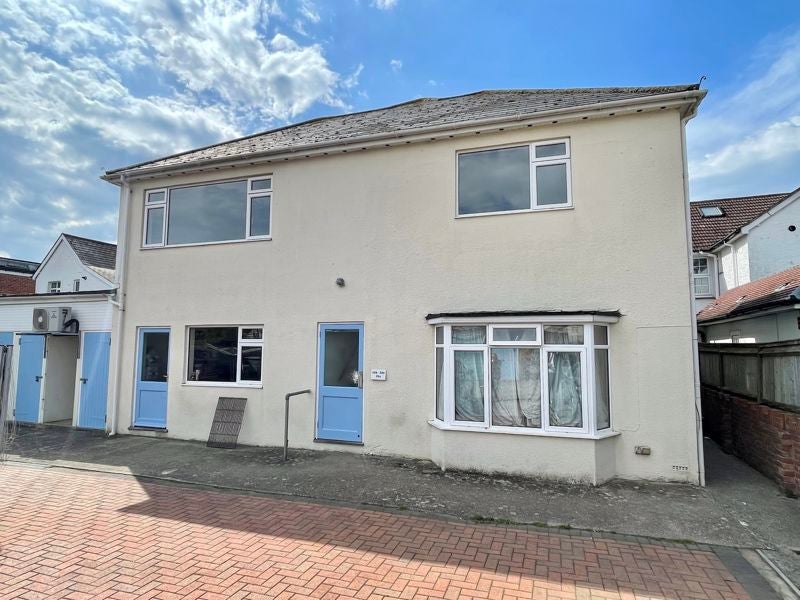 Flat Elm Grove in Mengham
