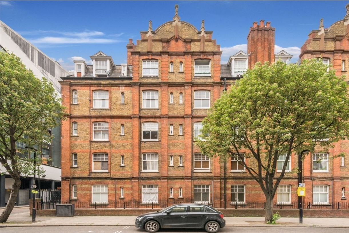 Flat Parker Street in Greater London