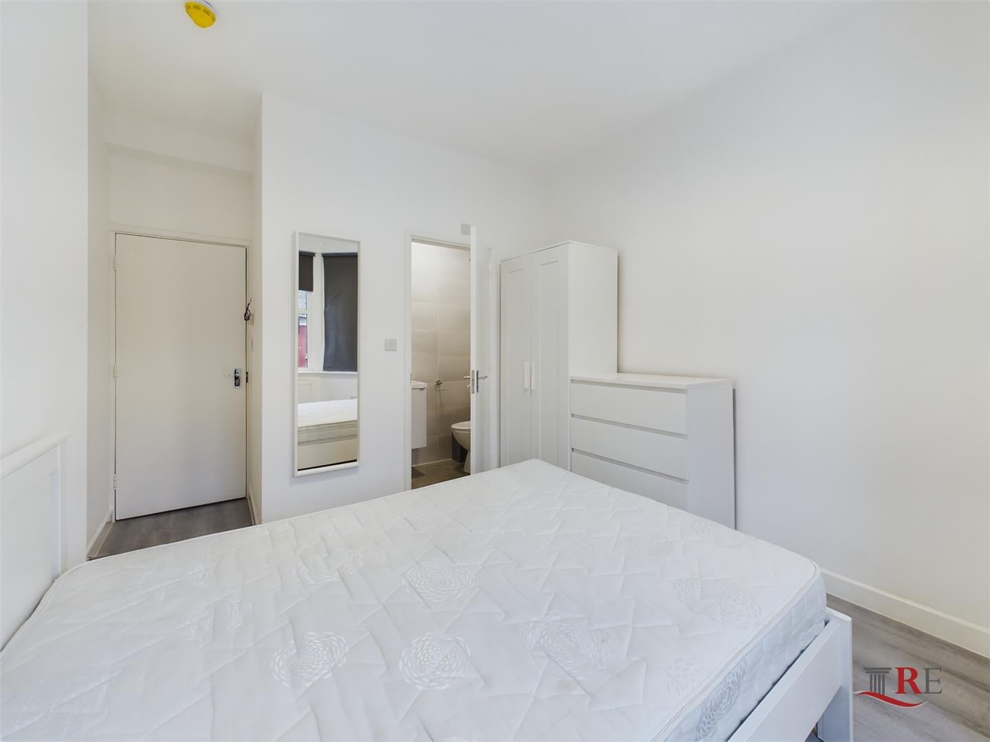 Room Bertie Road in Greater London