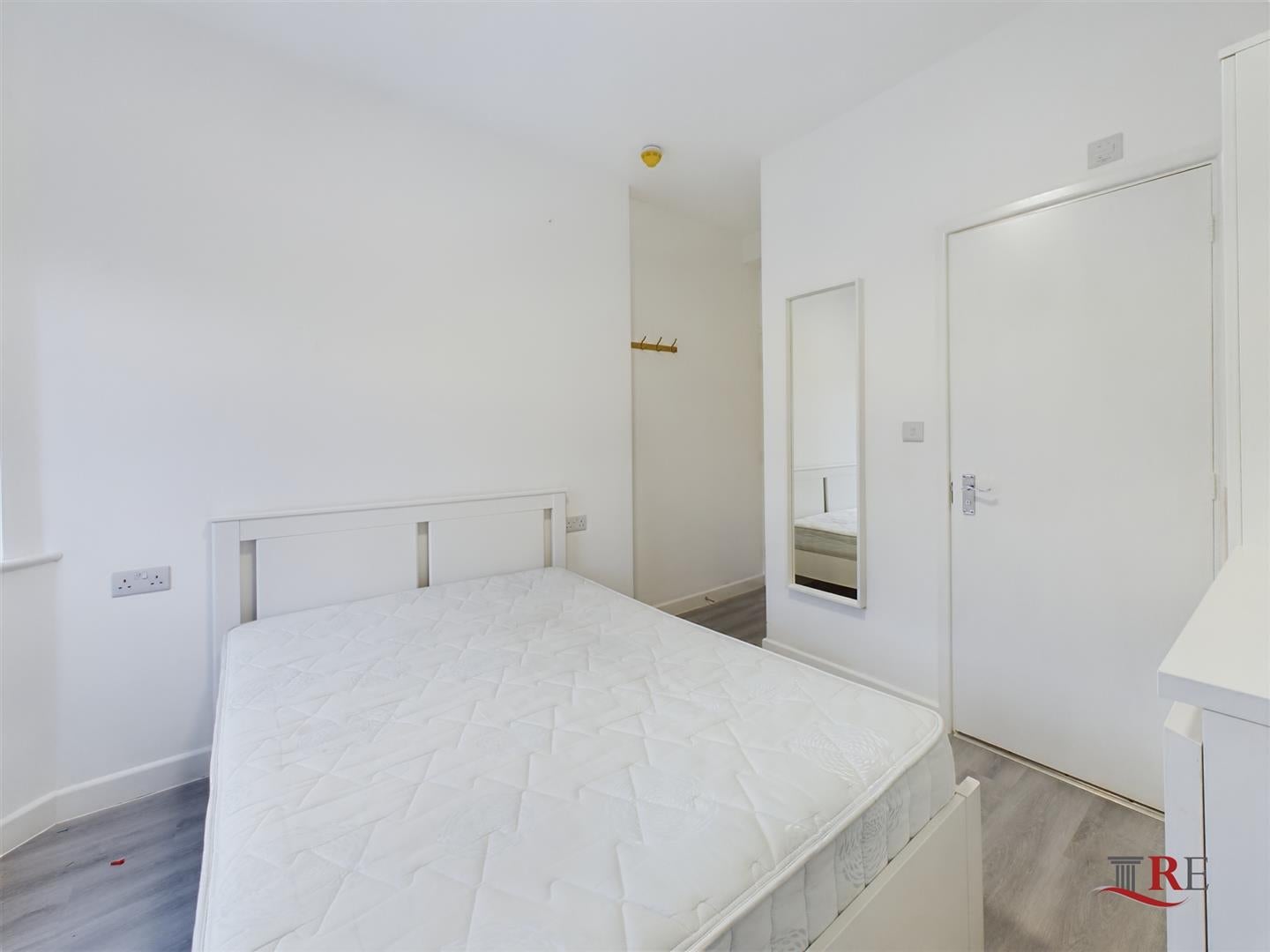 Room Bertie Road in Greater London