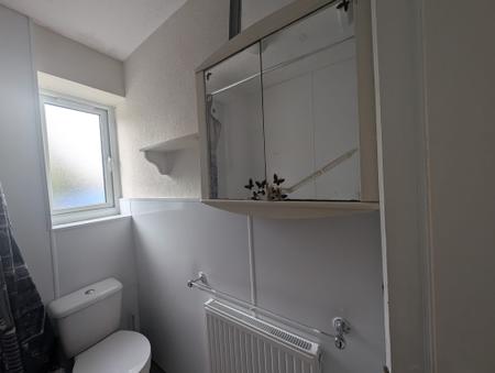 Flat Watford Way in Greater London