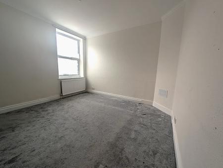 Flat Watford Way in Greater London