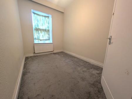 Flat Watford Way in Greater London