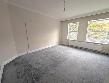 Flat Watford Way in Greater London