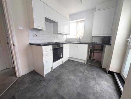 Flat Watford Way in Greater London