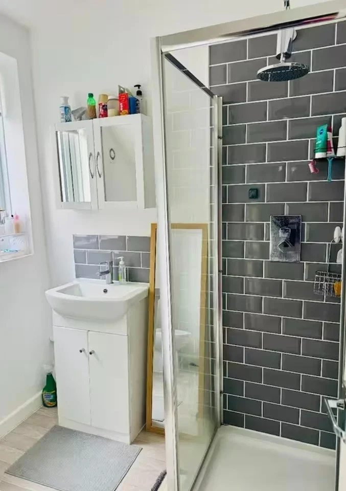 Room Selhurst Road in Greater London