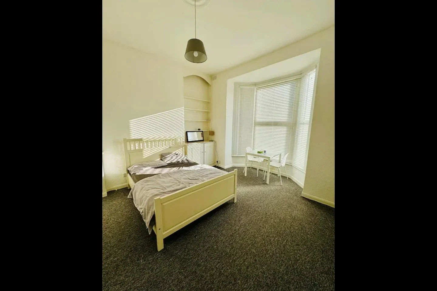 Room Selhurst Road in Greater London