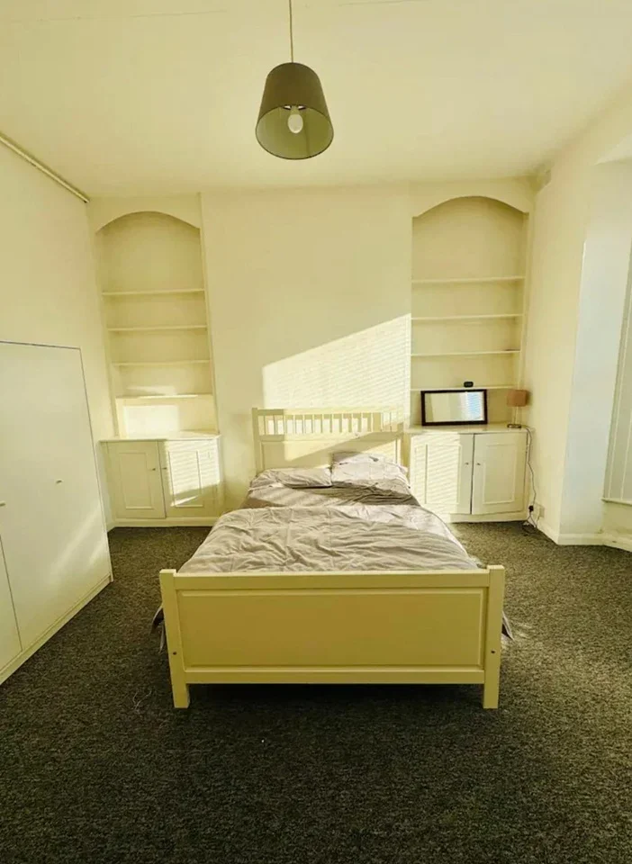 Room Selhurst Road in Greater London