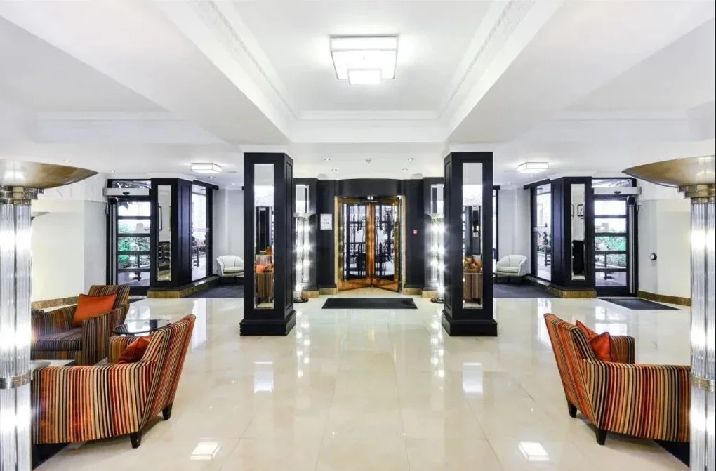 Flat Sloane Avenue in Greater London