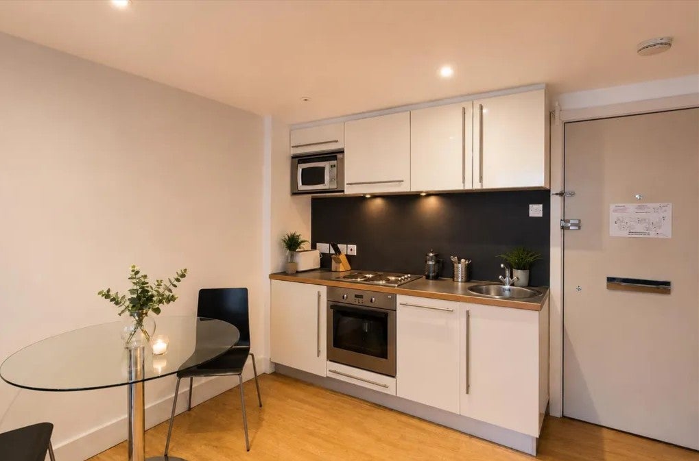 Flat Sloane Avenue in Greater London