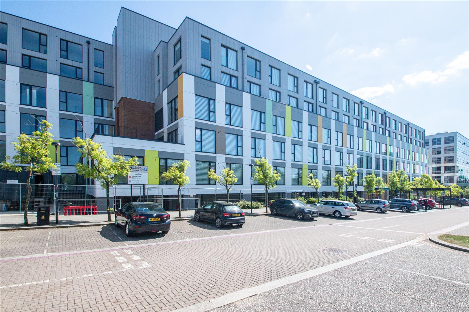 Flat Silbury Boulevard in Central Milton Keynes