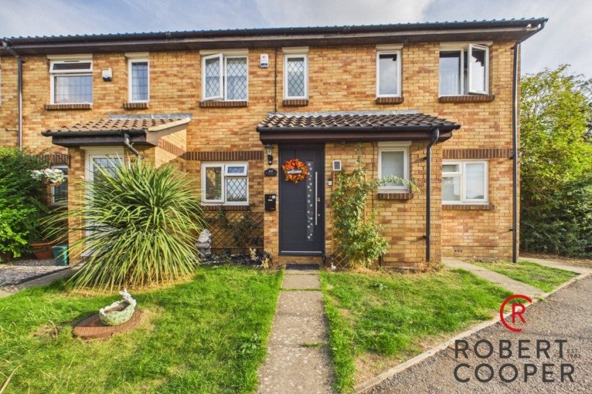 Flat Wheatsheaf Close in Greater London