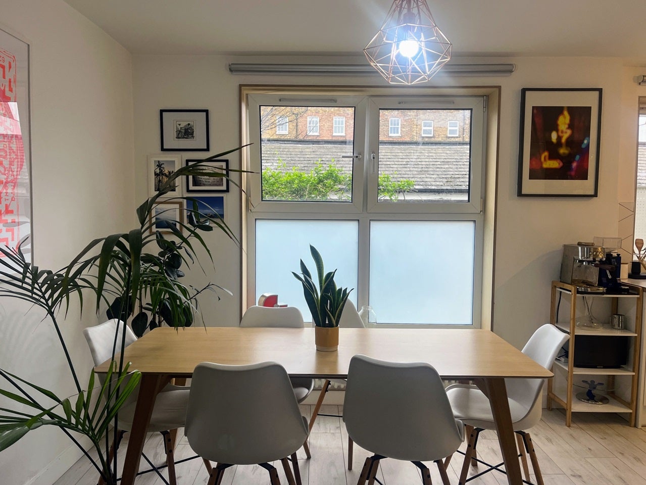 Flat Hackney Road in Greater London