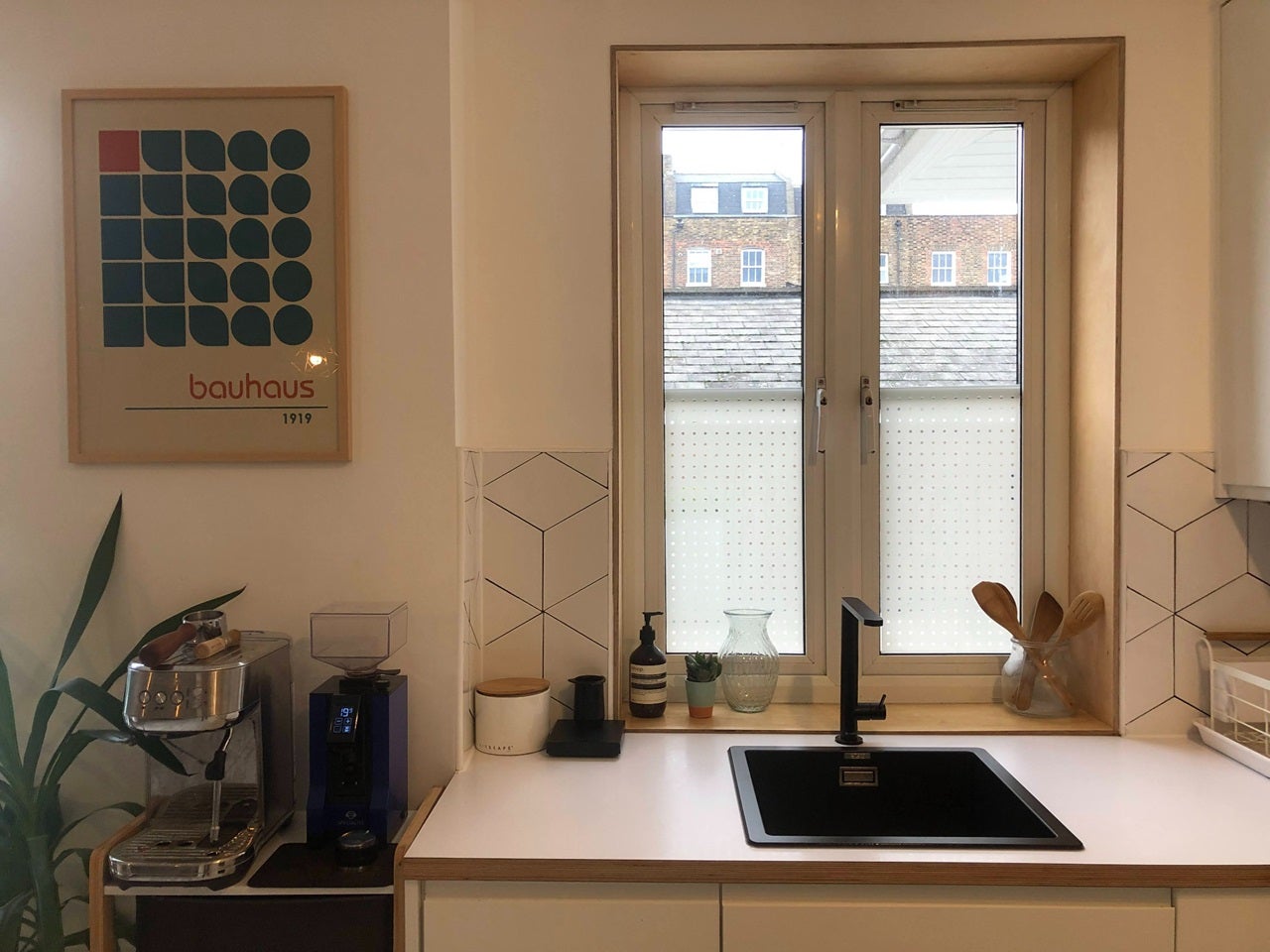 Flat Hackney Road in Greater London