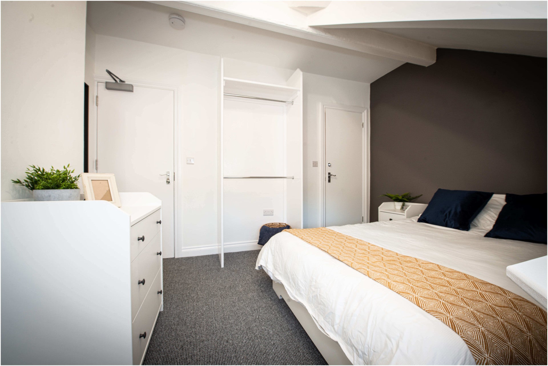 Room Back Hessle View in Leeds