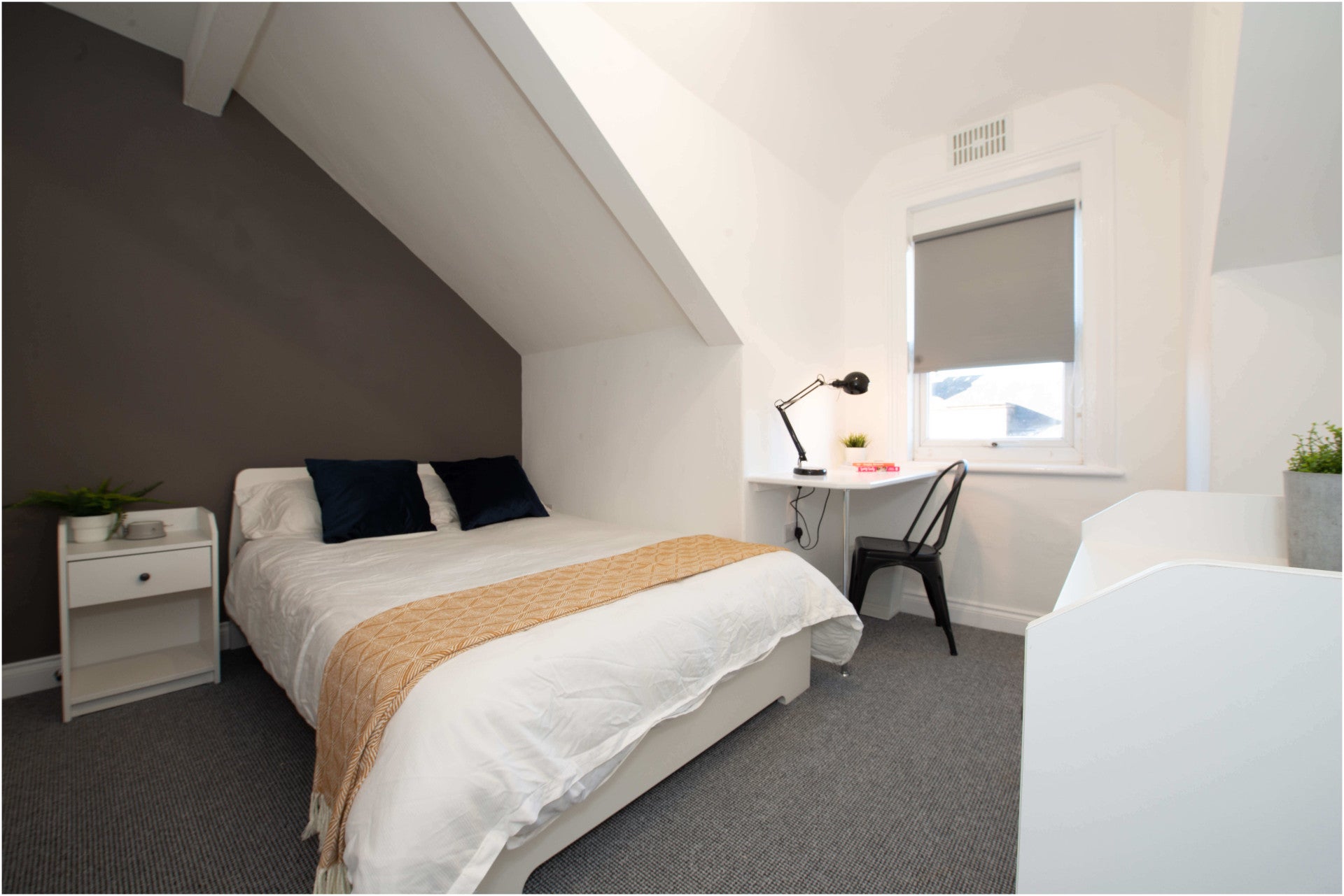 Room Back Hessle View in Leeds
