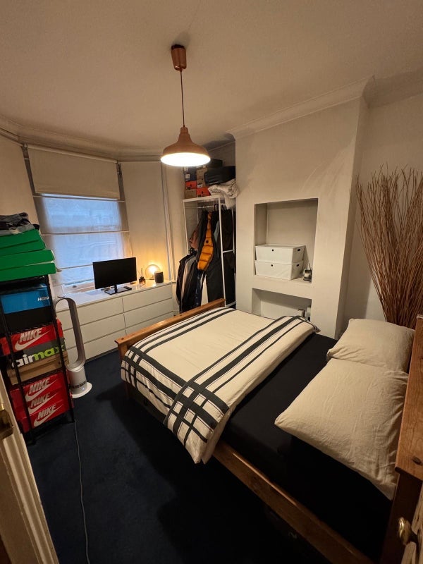 Room Gorleston Road in Greater London