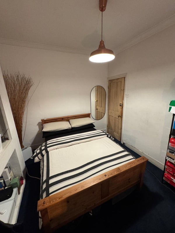 Room Gorleston Road in Greater London