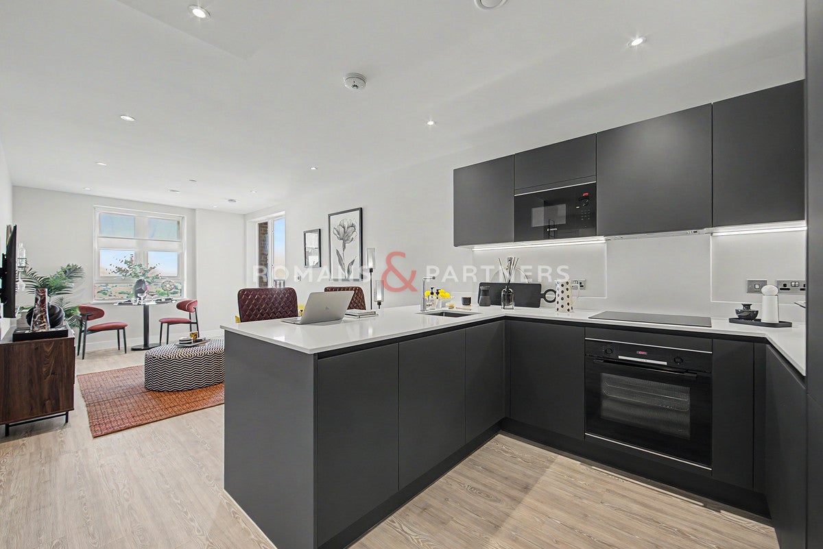 Flat Chequers Lane in Greater London