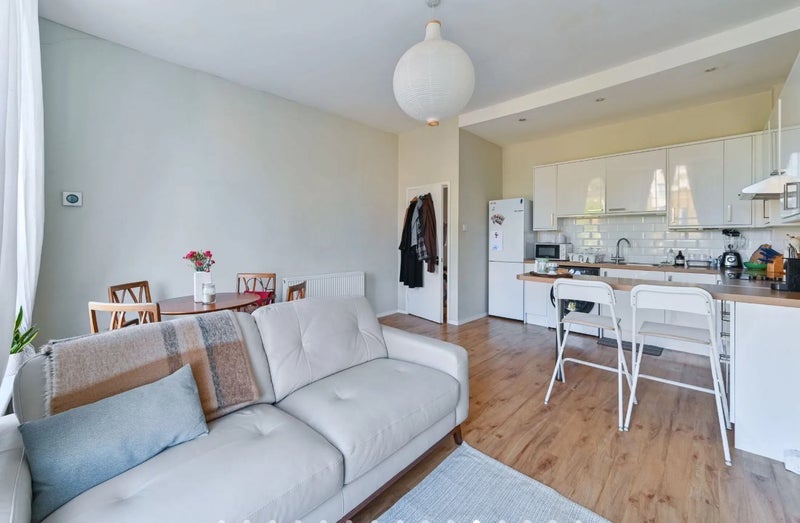 Room Brixton Road in Greater London