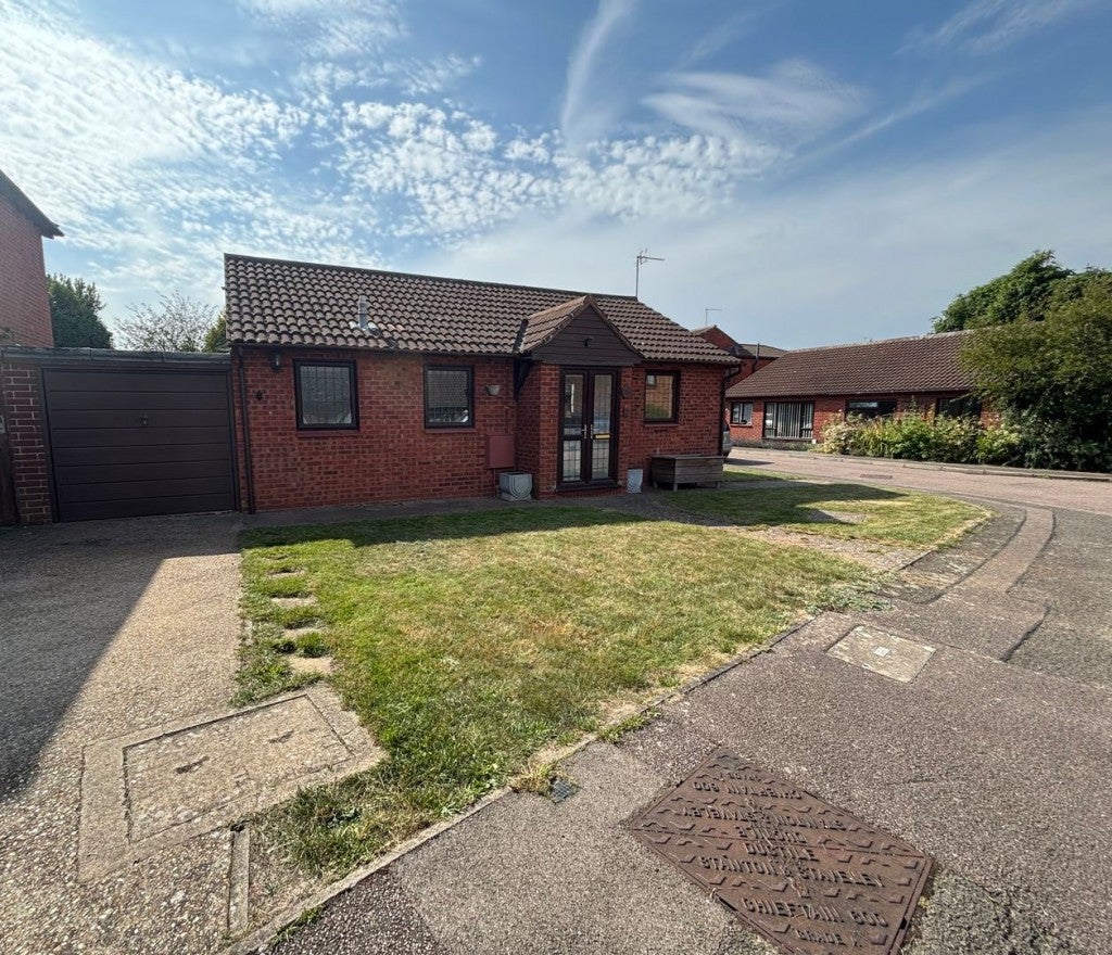 House Larkins Close in North Hertfordshire