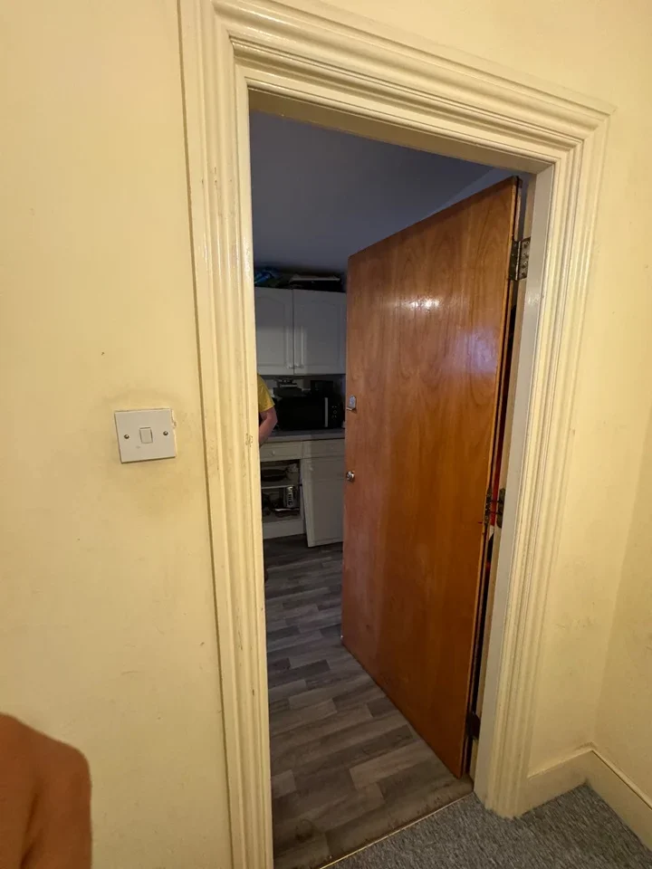 Flat Green Lane in Greater London