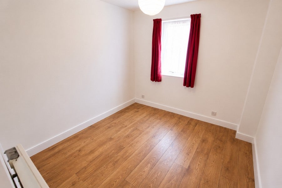Flat Hurlford in Woking
