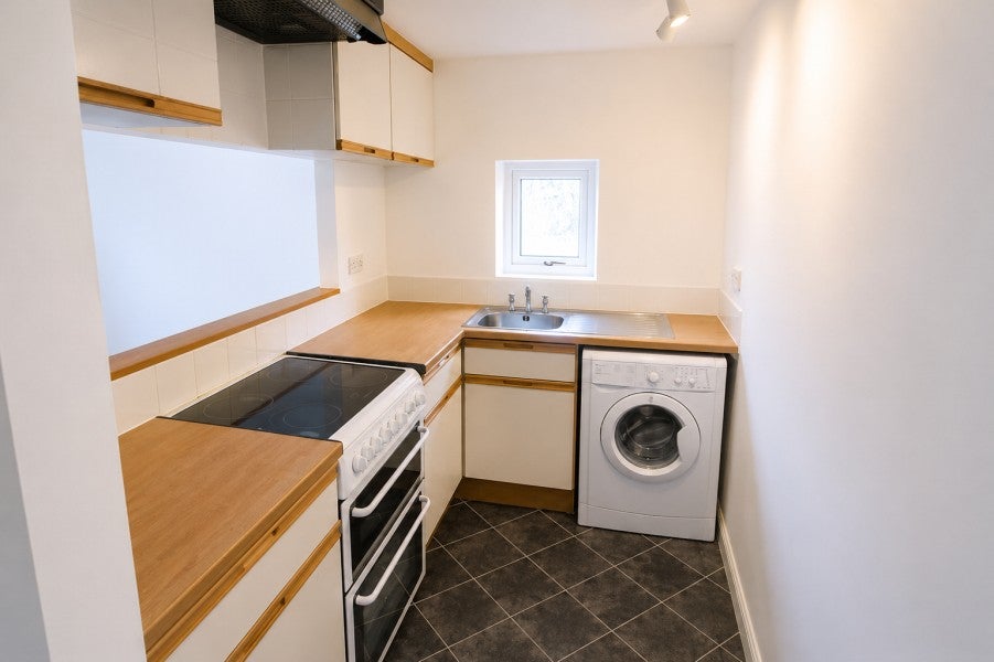 Flat Hurlford in Woking
