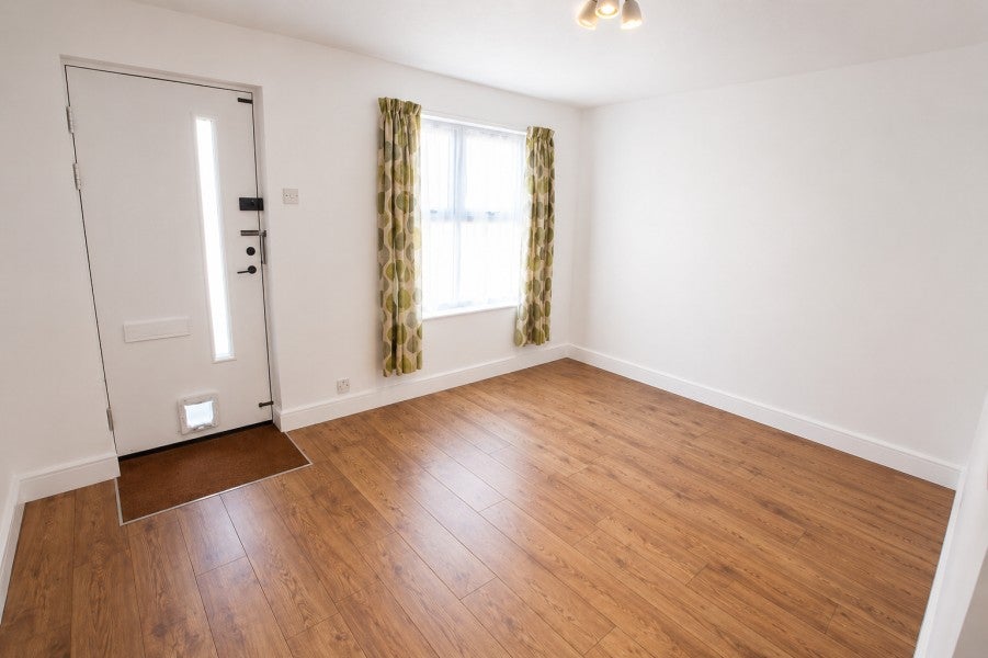 Flat Hurlford in Woking