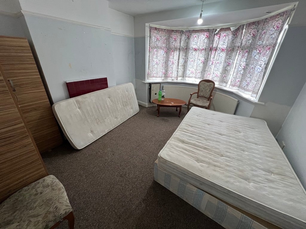 House Hibernia Gardens in Greater London