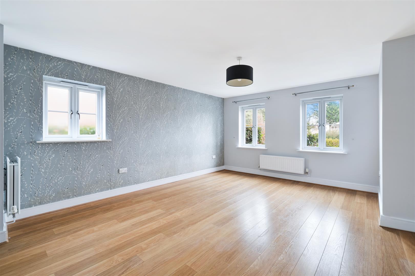 Flat Cuddington Park Close in London
