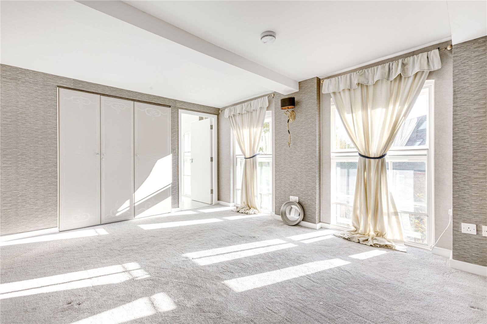 Flat Bewick Street in Greater London