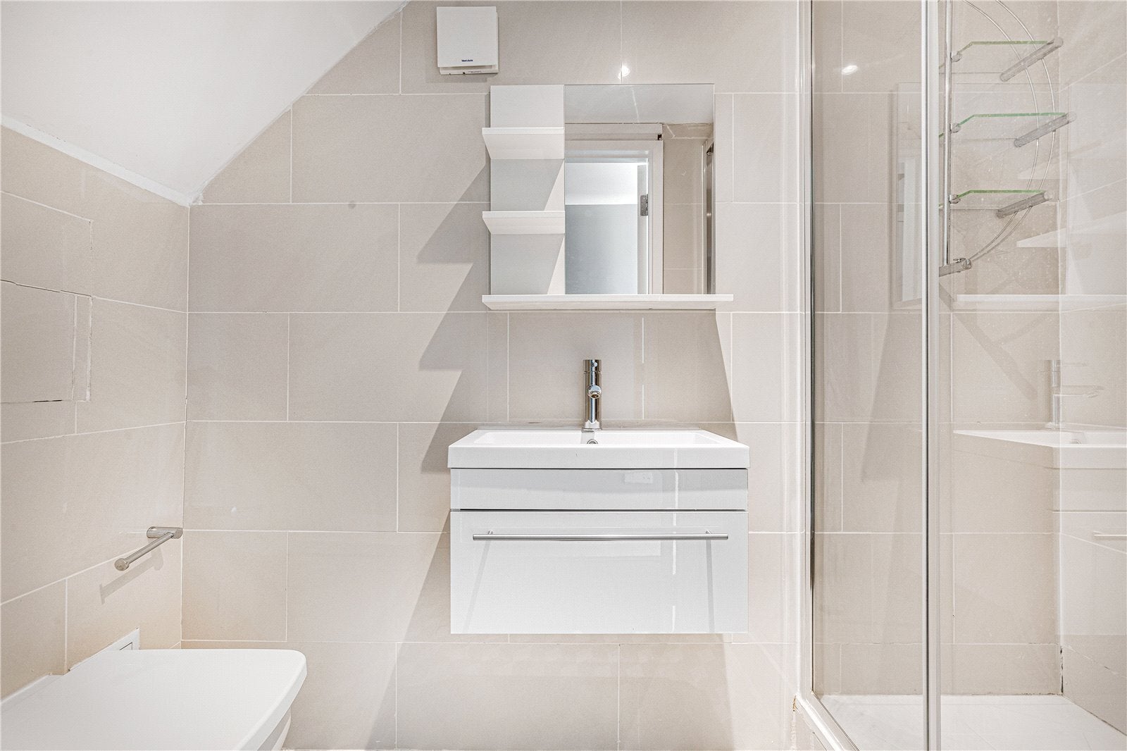 Flat Bewick Street in Greater London