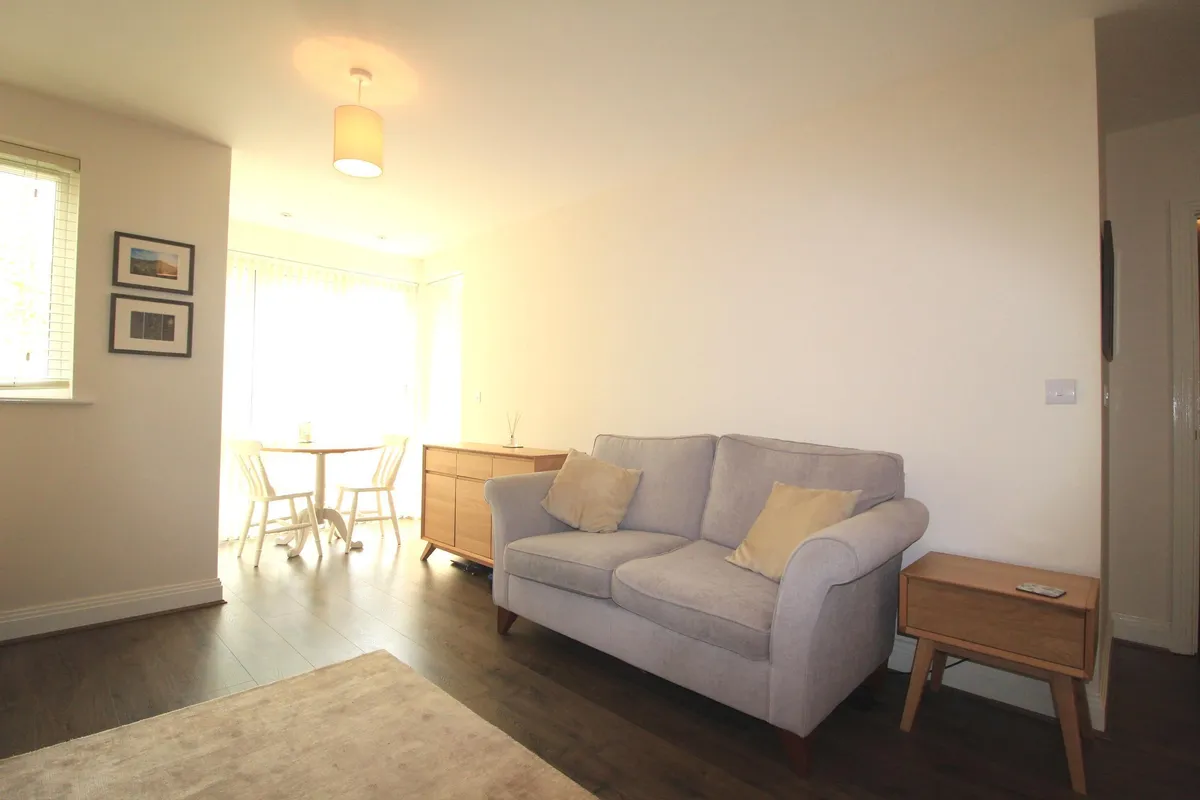 Flat Kingfisher Drive in Maidenhead