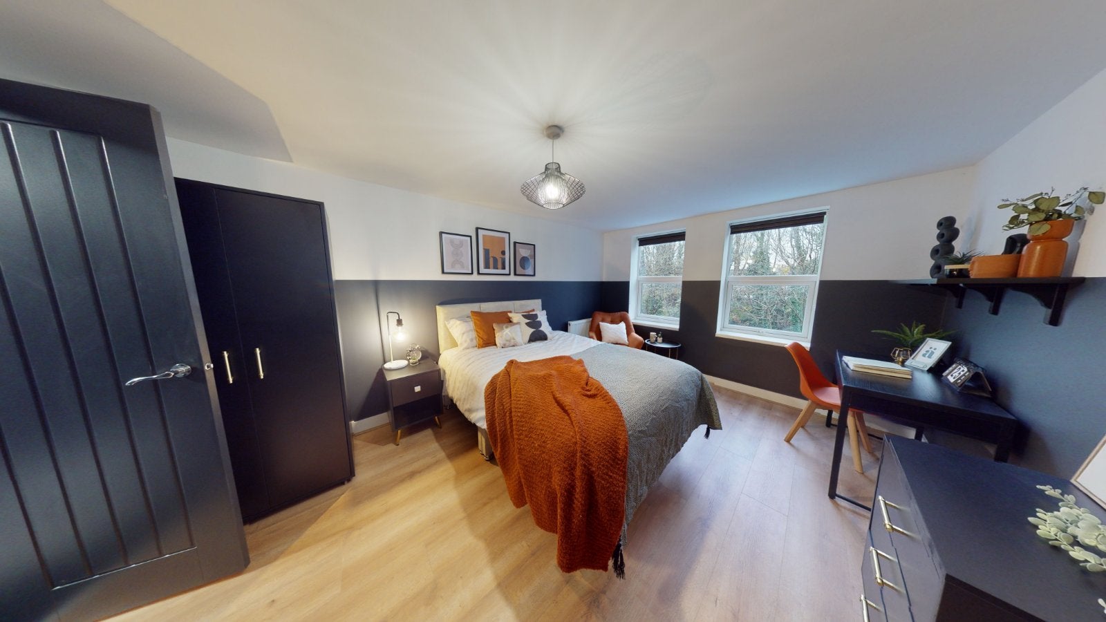 Room Central Road in Manchester