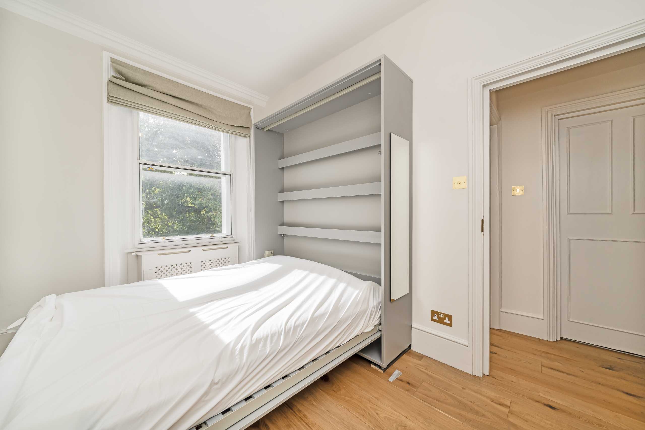 Flat Royal Crescent in Greater London